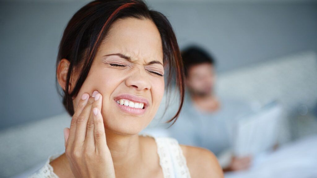 Bruxismo y estr&eacute;s: Gu&iacute;a cl&iacute;nica para identificarlo y proteger tus dientes