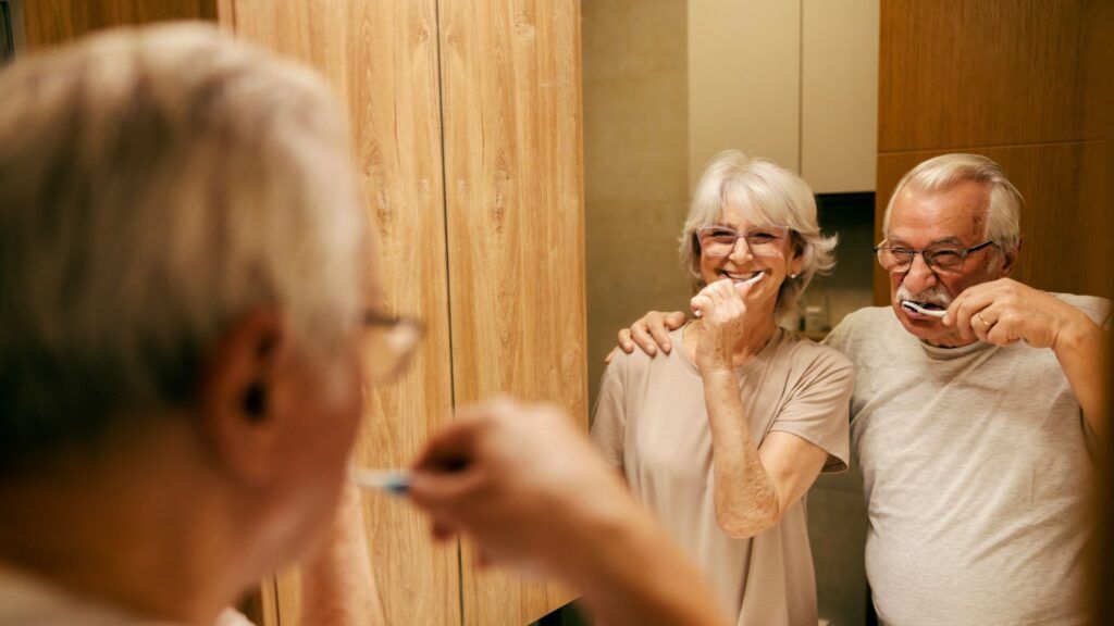 Guía definitiva sobre el cuidado de las encías en la tercera edad Guía definitiva sobre el cuidado de las encías en la tercera edad